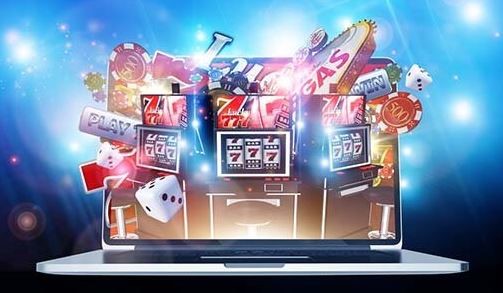 Casinosymboler på toppen av en laptop